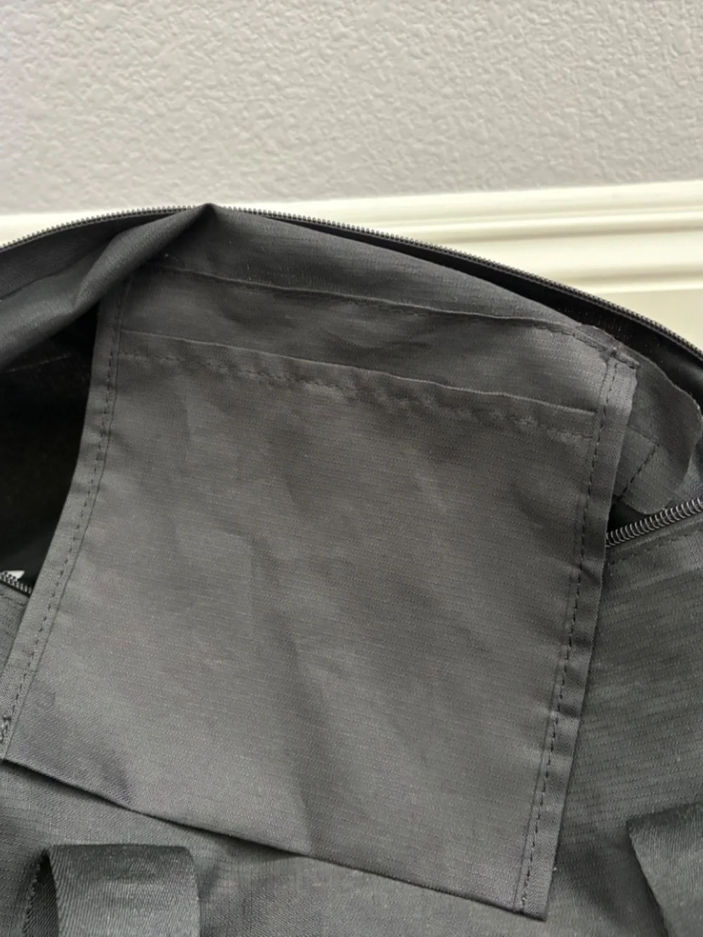 Hollister Lightweight Gym Duffle Bag Spellout Strap Black Nylon